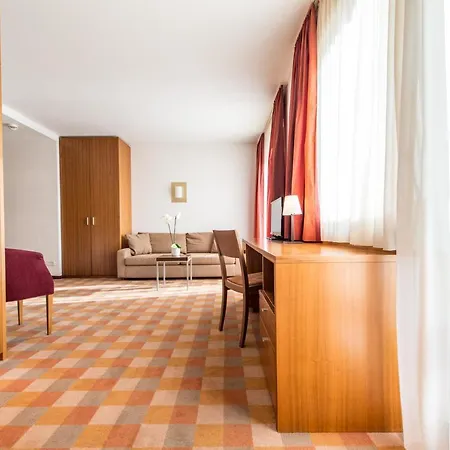 Aparthotel Tubris 4*